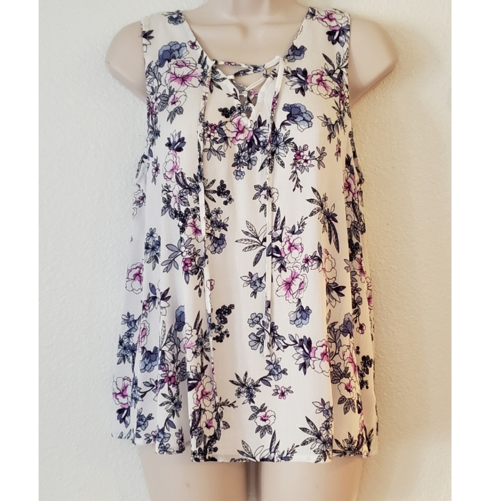 🆕️Hippie Rose: Women's Ivory Floral Lace Uptank